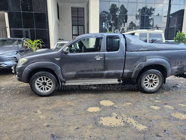 Toyota Hilux 2012 Gray