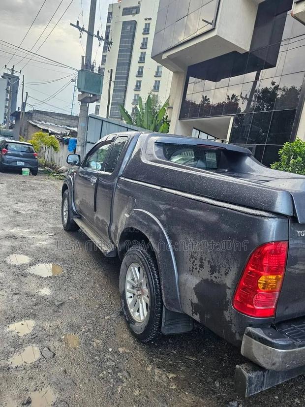 Toyota Hilux 2012 Gray