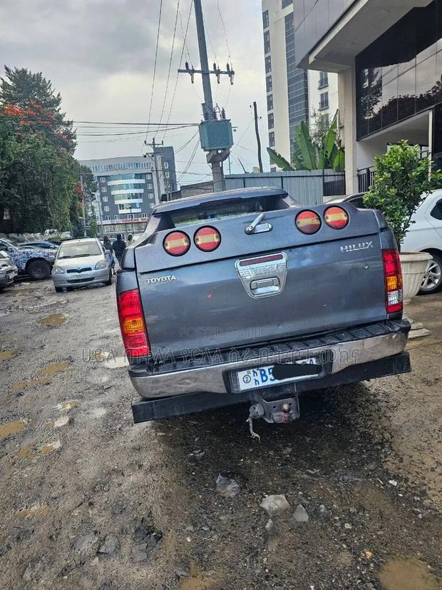 Toyota Hilux 2012 Gray