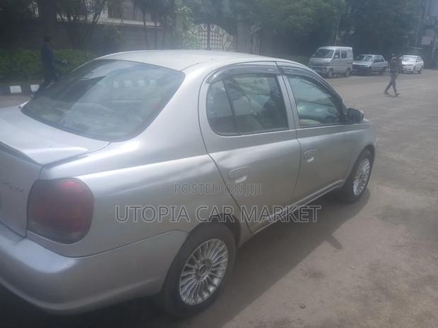 Toyota Platz 2005
