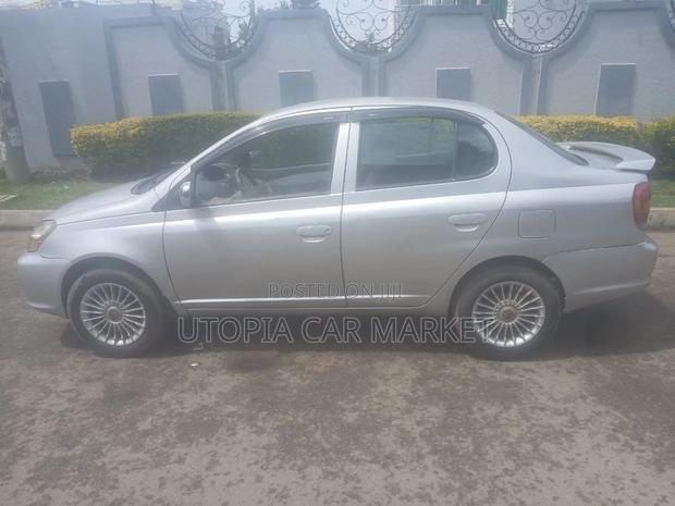 Toyota Platz 2005