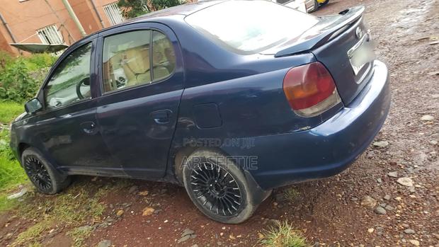 Toyota Platz 2002