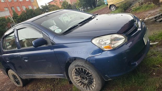 Toyota Platz 2002