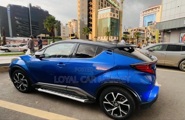 Toyota C-HR 2021 Blue