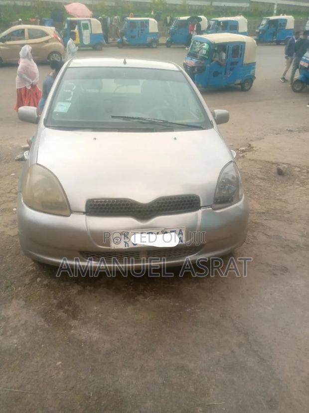 Toyota Vitz 2001 Gray