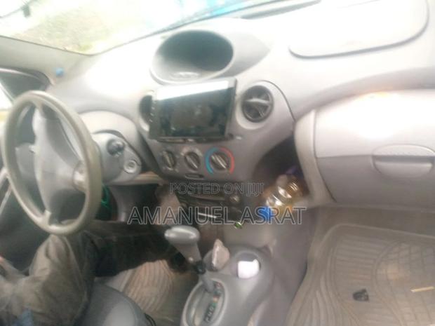 Toyota Vitz 2001 Gray