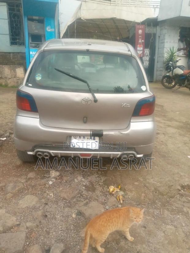 Toyota Vitz 2001 Gray