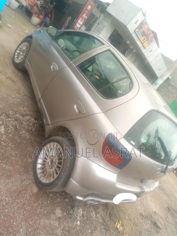 Toyota Vitz 2001 Gray