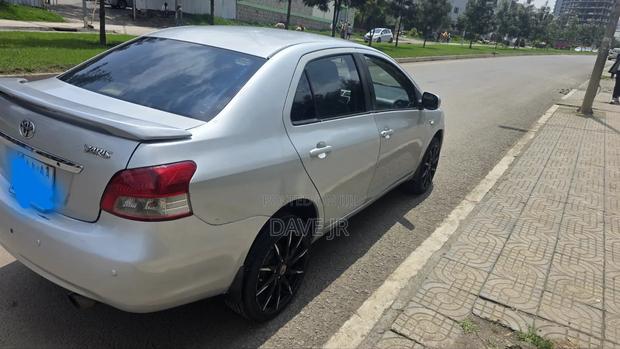 Toyota Yaris 2009 Silver