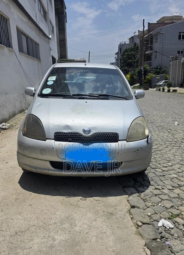Toyota Vitz 1999 Silver
