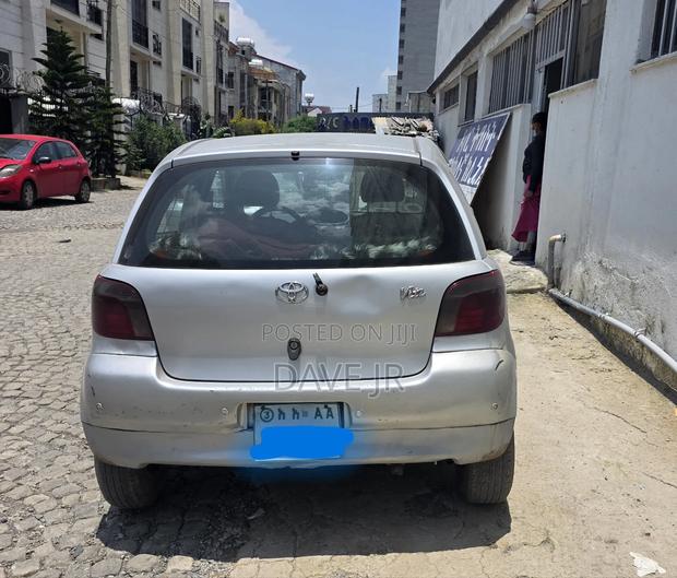 Toyota Vitz 1999 Silver
