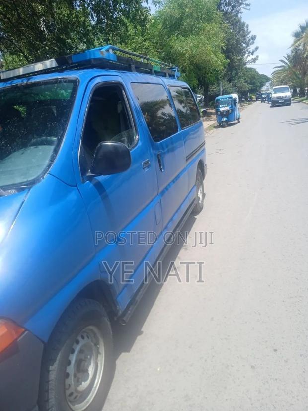 Toyota Grand HiAce 2002 Blue