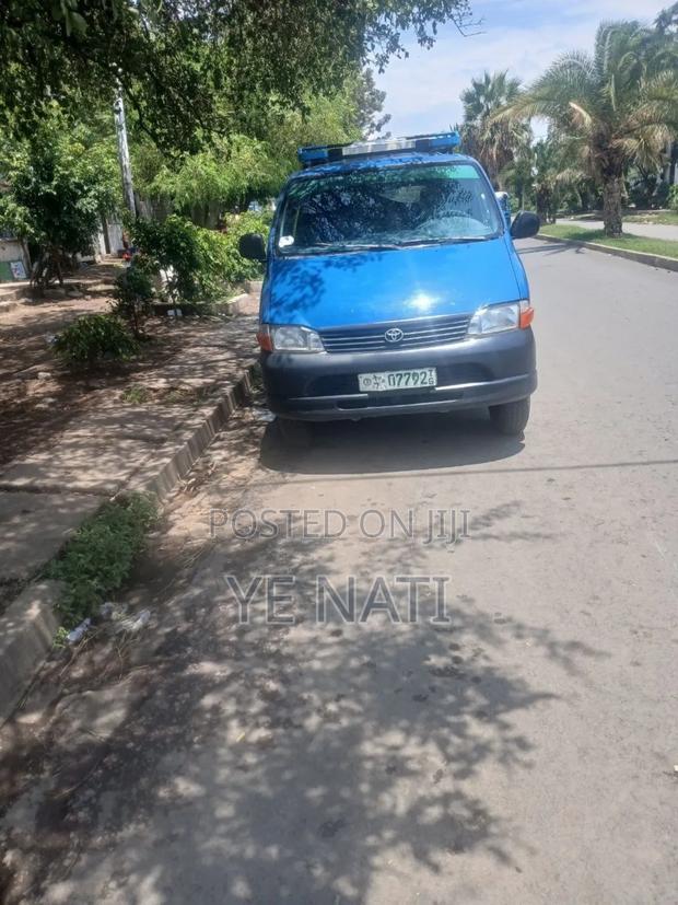 Toyota Grand HiAce 2002 Blue