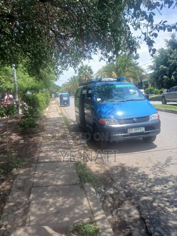 Toyota Grand HiAce 2002 Blue