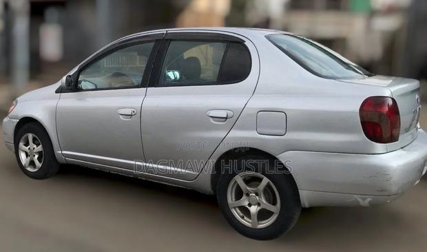 Toyota Platz 2001 Silver