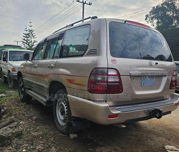 Toyota Land Cruiser 2005 Brown