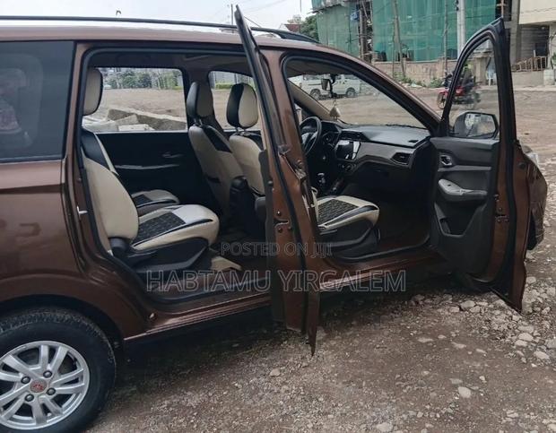 Wuling Hongguang S 2022 Brown