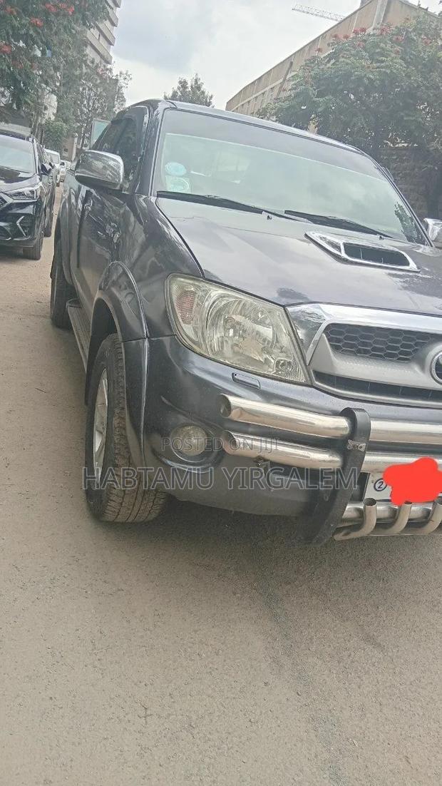 Toyota Hilux 2012 Gray