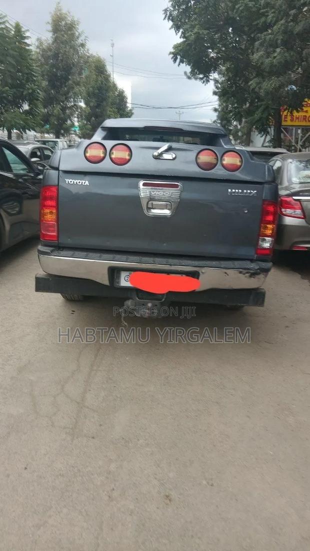 Toyota Hilux 2012 Gray