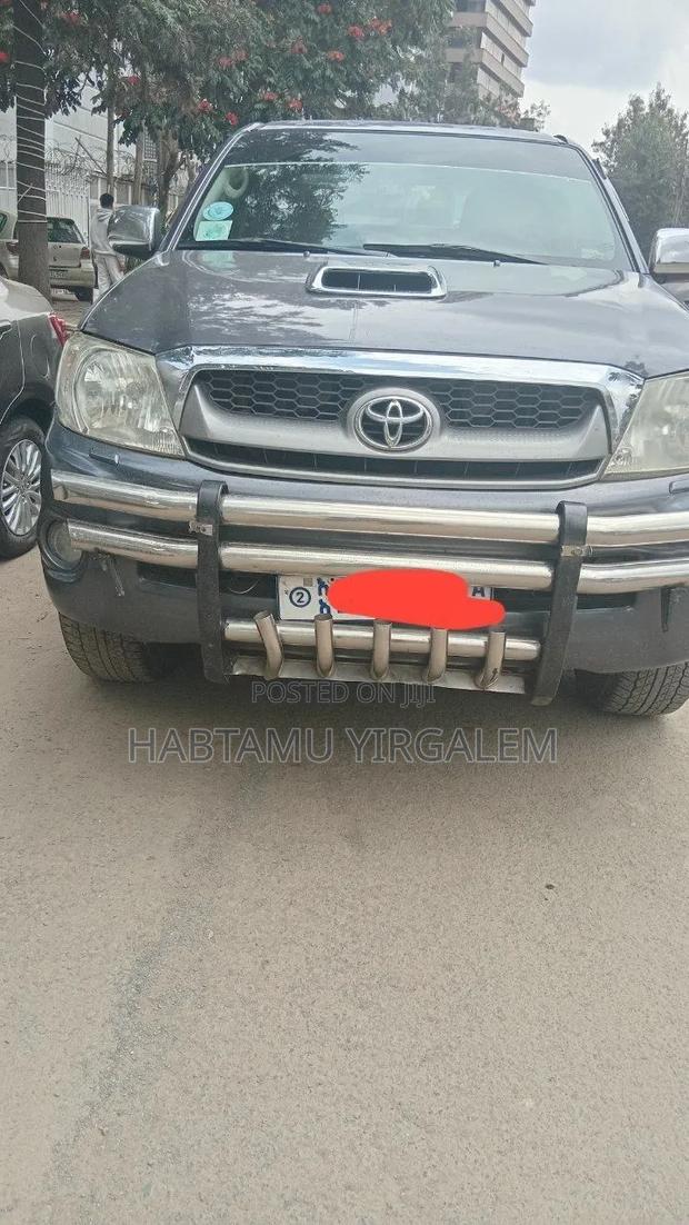Toyota Hilux 2012 Gray