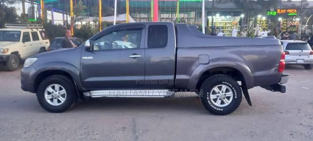 Toyota Hilux 2012 Gray