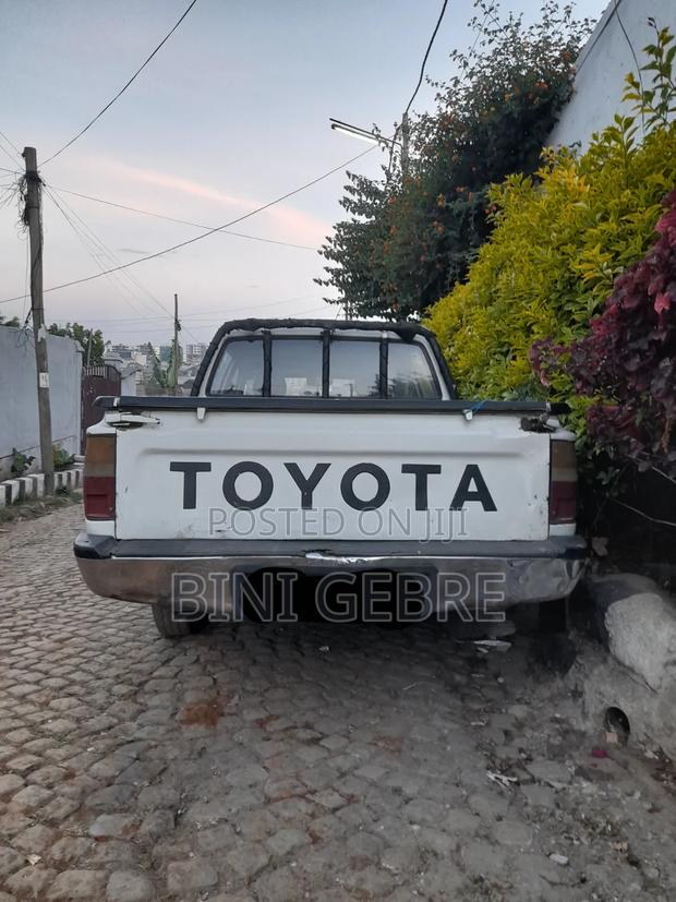 Toyota Hilux 1992 White