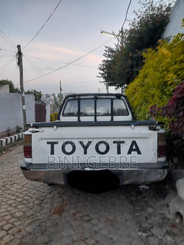 Toyota Hilux 1992 White