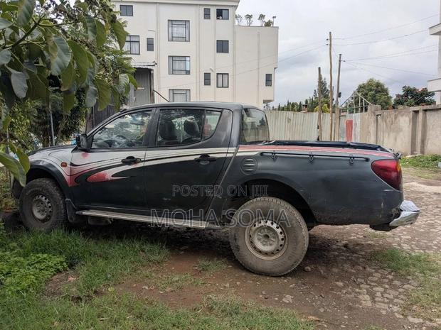 Mitsubishi L200 2007 Gray