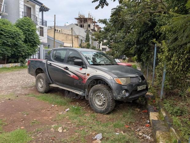 Mitsubishi L200 2007 Gray