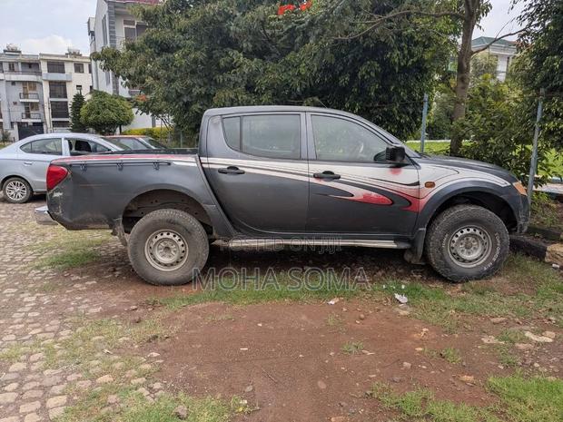 Mitsubishi L200 2007 Gray