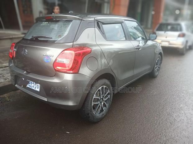 Suzuki Swift 2022 Gray