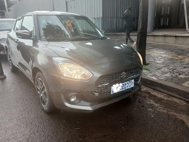 Suzuki Swift 2022 Gray