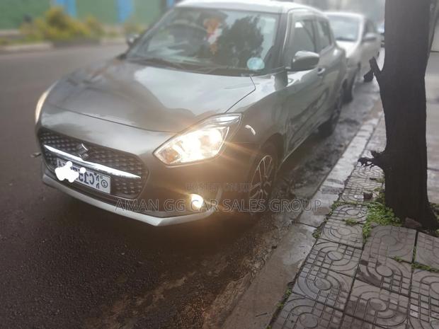 Suzuki Swift 2022 Gray