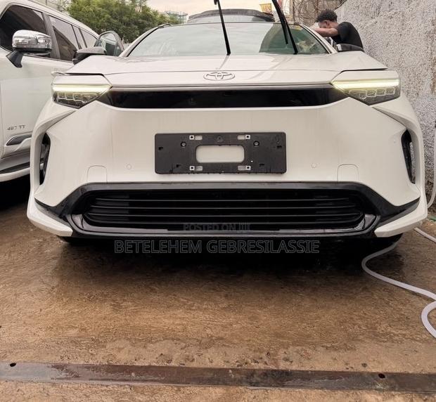 New Toyota bZ4X 2024 White