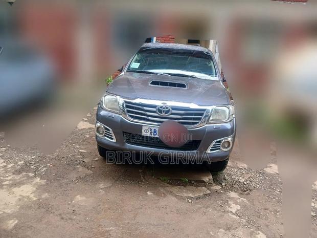 Toyota Hilux 2012 Black