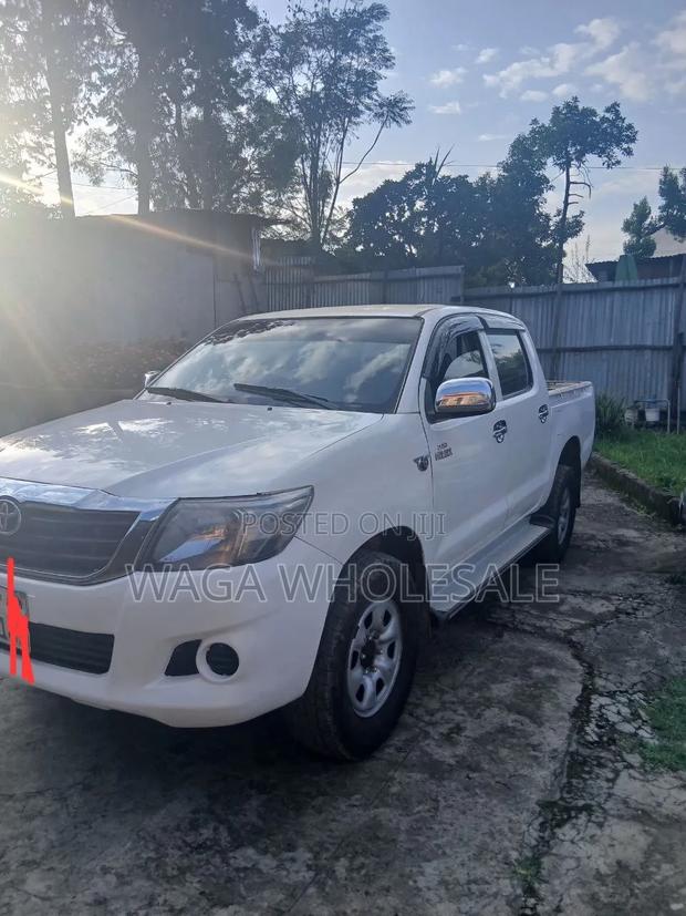 Toyota Hilux 2011 White