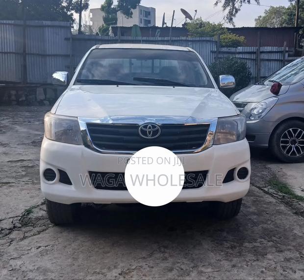 Toyota Hilux 2011 White