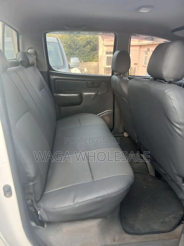 Toyota Hilux 2011 White