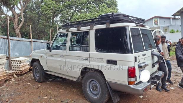 Toyota Land Cruiser 2014 White