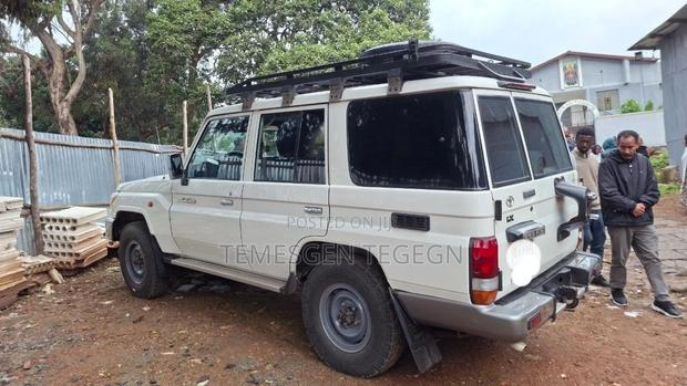 Toyota Land Cruiser 2014 White