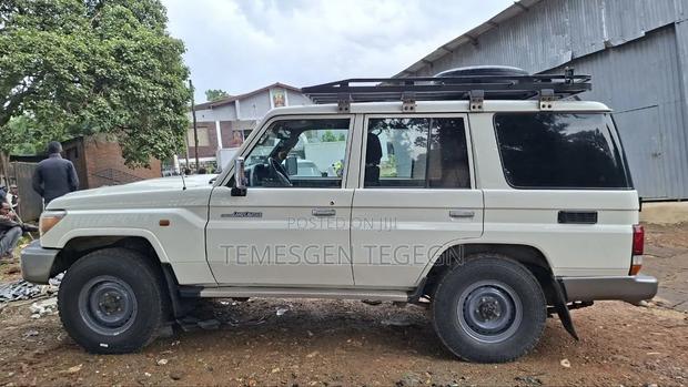 Toyota Land Cruiser 2014 White