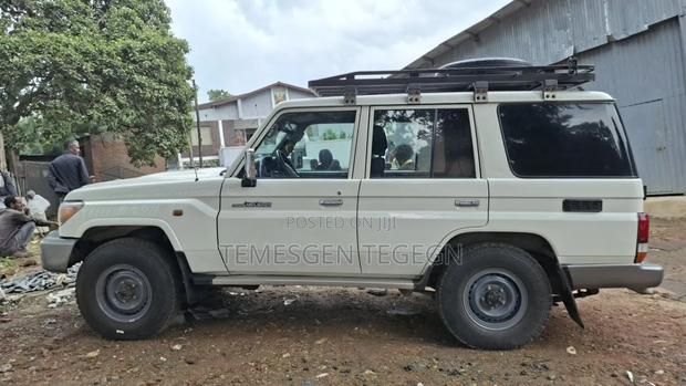 Toyota Land Cruiser 2014 White