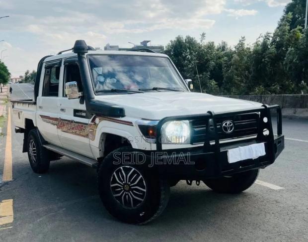 Toyota Hilux 2020 White