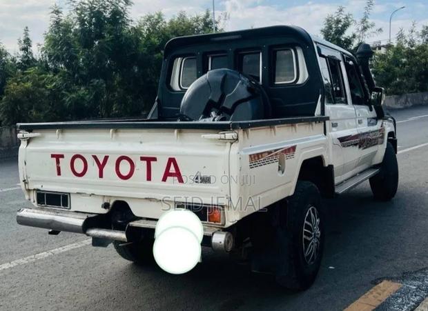 Toyota Hilux 2020 White