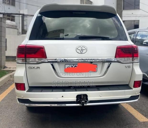 Toyota Land Cruiser 2010 Off white