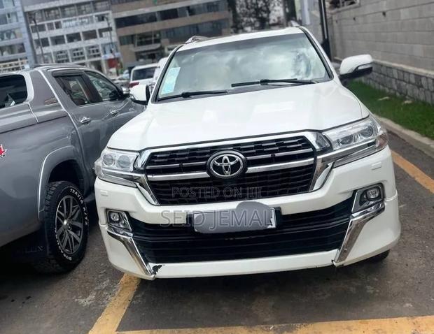 Toyota Land Cruiser 2010 Off white