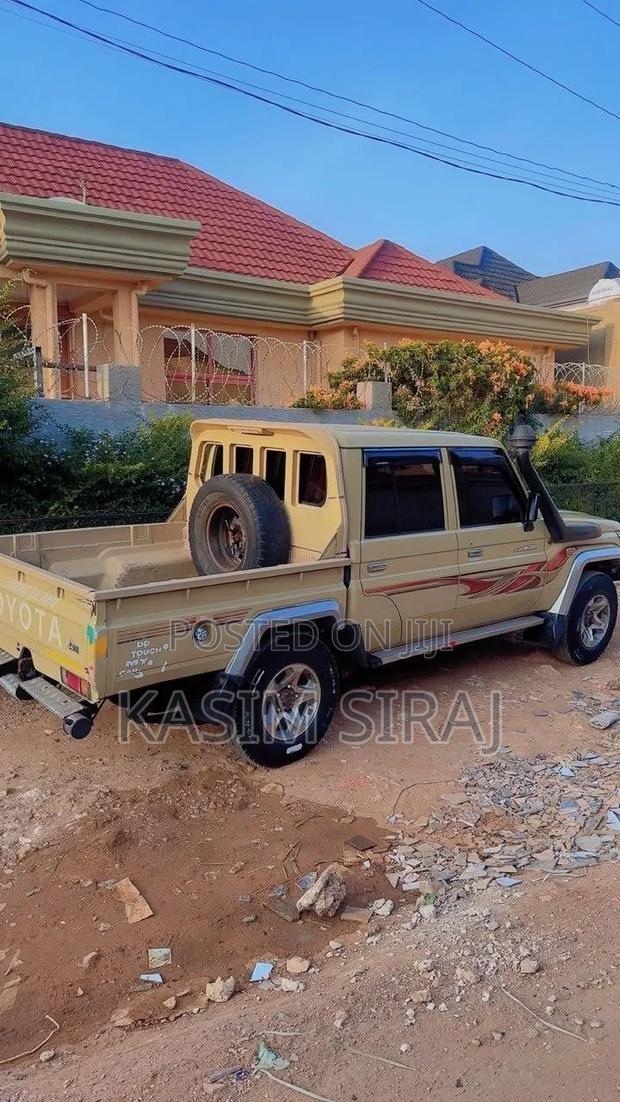 Toyota Land Cruiser 2019 Blue