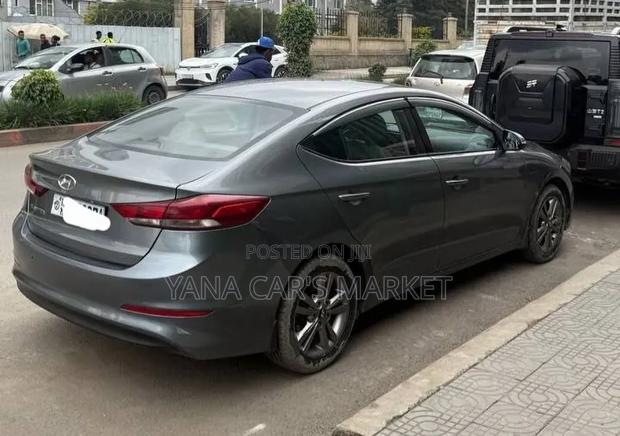 Hyundai Elantra 2016 Black