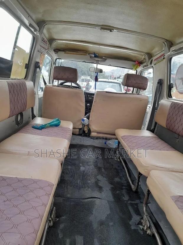 Toyota Land Cruiser 2005 White