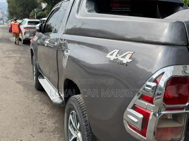 Toyota Hilux 2017 Gray